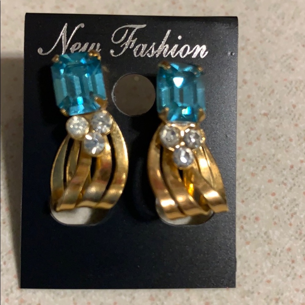 Vintage Screw back gold tone blue and crystal rhinestone earrings (50)